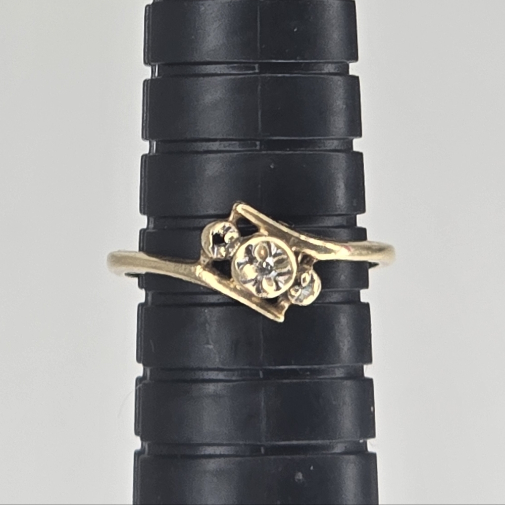 Tiny Diamond Three Flower Ring Vintage